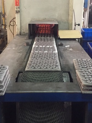 Conveyor belt for furnaces used in powder metallurgy